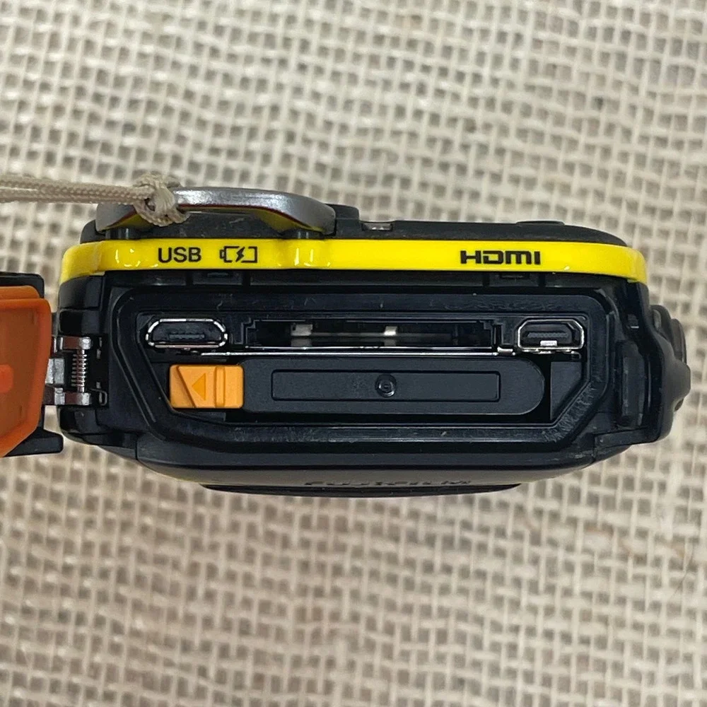 Fujifilm FinePix‎ XP80 Waterproof Shockproof Digital Camera 16MP 5x Optical Zoom